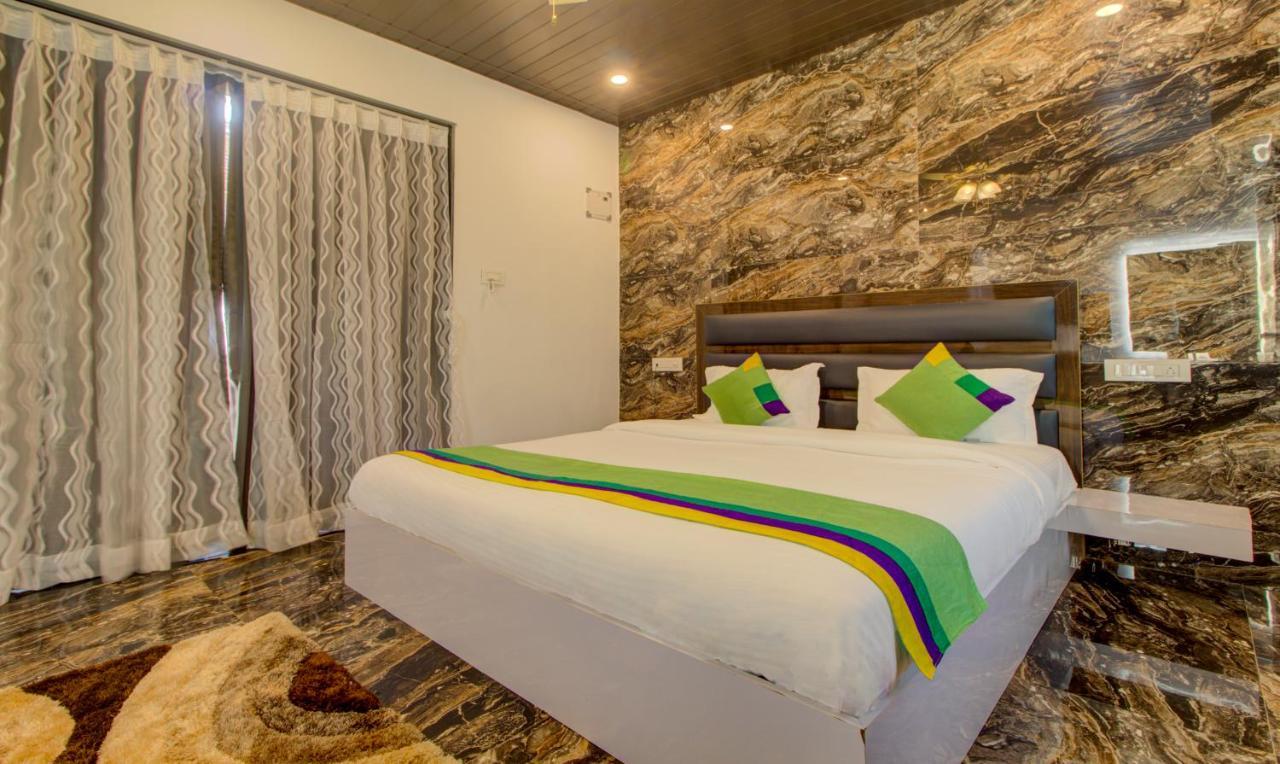 Treebo Code Red Otel Morjim Dış mekan fotoğraf