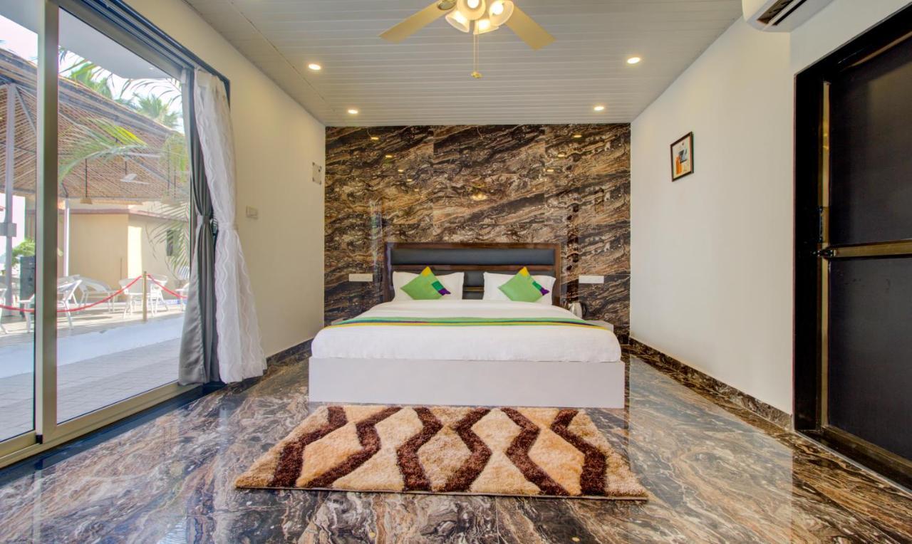 Treebo Code Red Otel Morjim Dış mekan fotoğraf