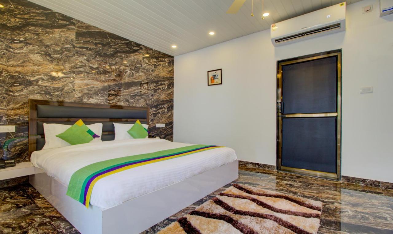 Treebo Code Red Otel Morjim Dış mekan fotoğraf