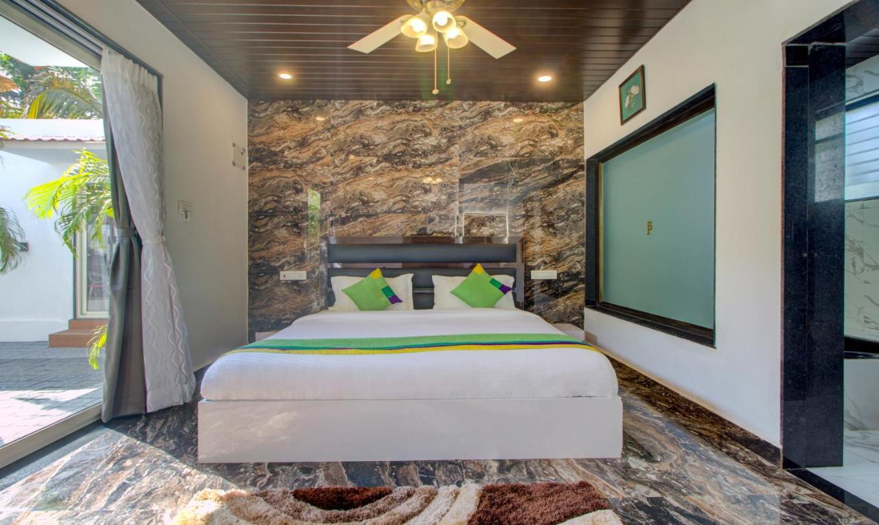 Treebo Code Red Otel Morjim Dış mekan fotoğraf