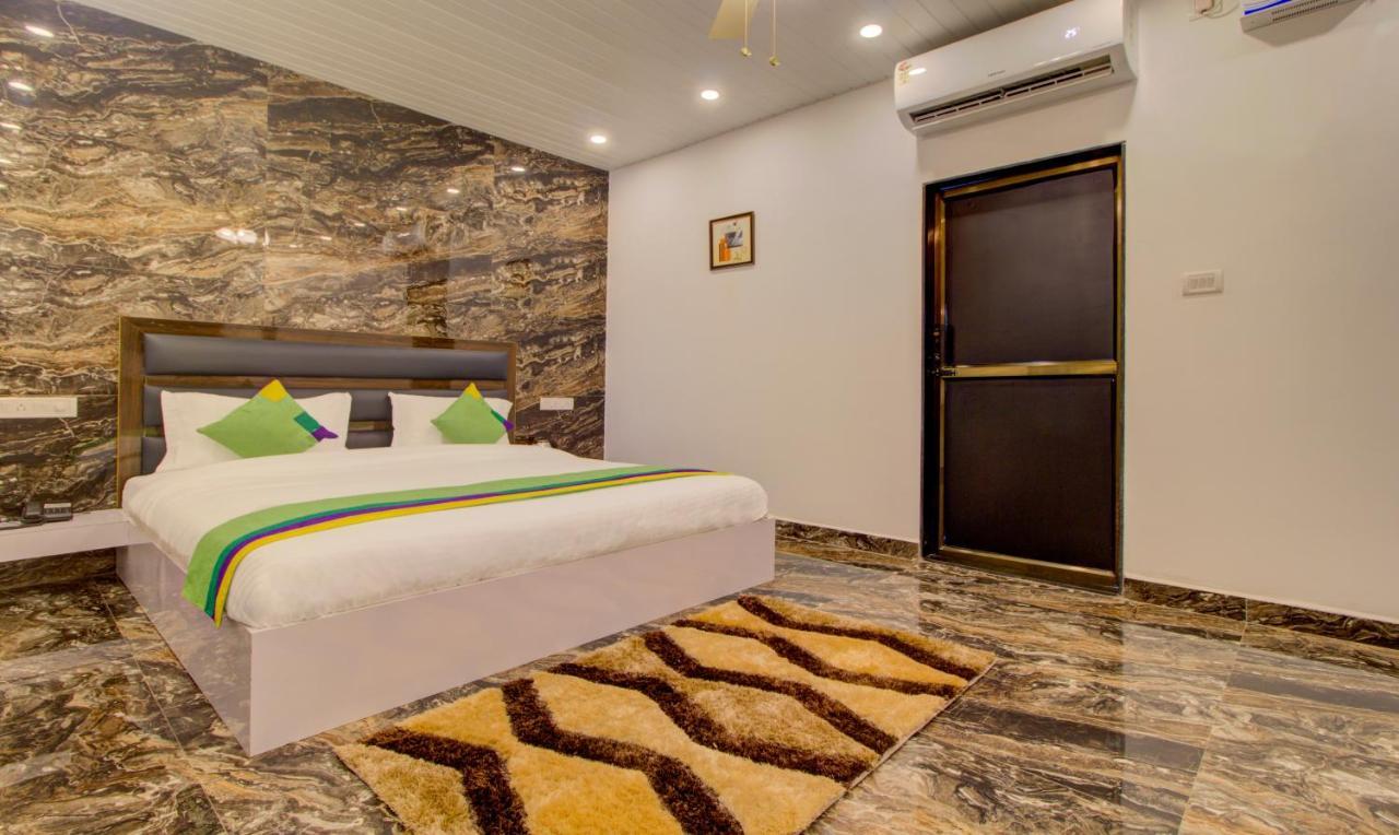 Treebo Code Red Otel Morjim Dış mekan fotoğraf