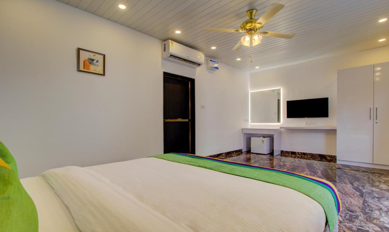 Treebo Code Red Otel Morjim Dış mekan fotoğraf