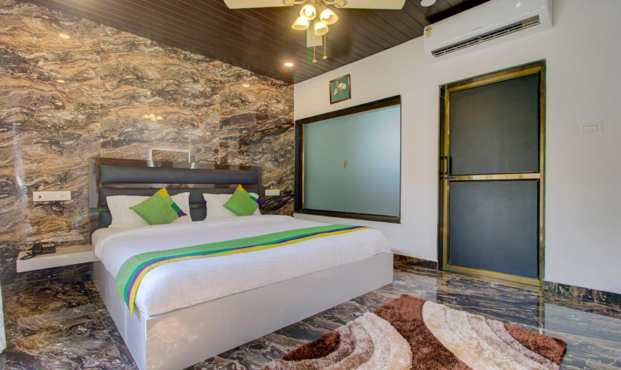 Treebo Code Red Otel Morjim Dış mekan fotoğraf